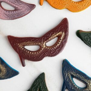 טבלת שוקולד מסכה